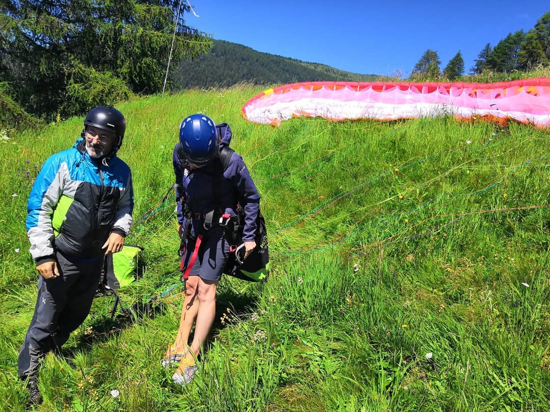 Parapendio: un pò di istruzioni prima di lanciarsi in volo Parapendio: un pò di istruzioni prima di lanciarsi in volo
