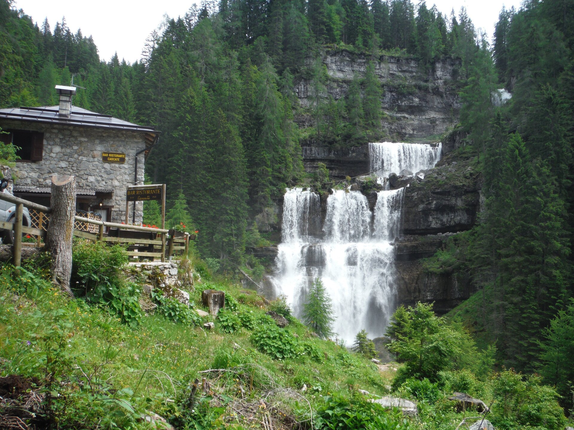 Cascate di mezzo_vallesinella Rifugio in Val di Genova
